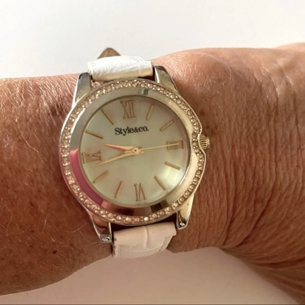 Style & Co Gold Diamond and White Leather Round Face  Watch EUC